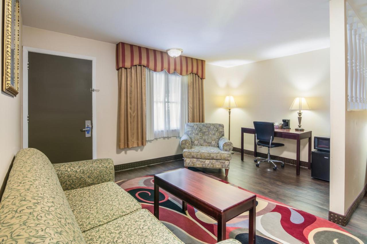Rodeway Inn Weedsport Kültér fotó