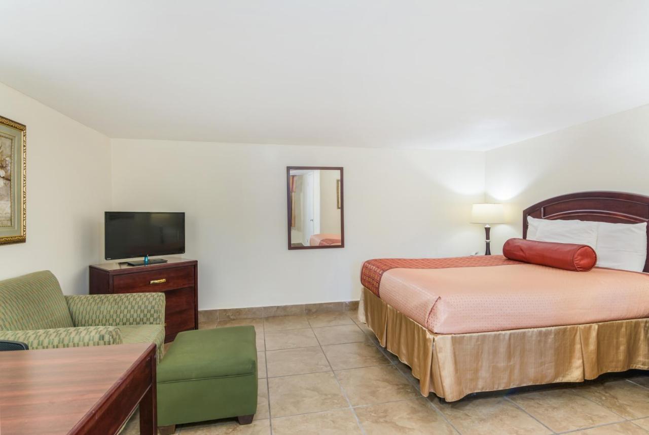 Rodeway Inn Weedsport Kültér fotó