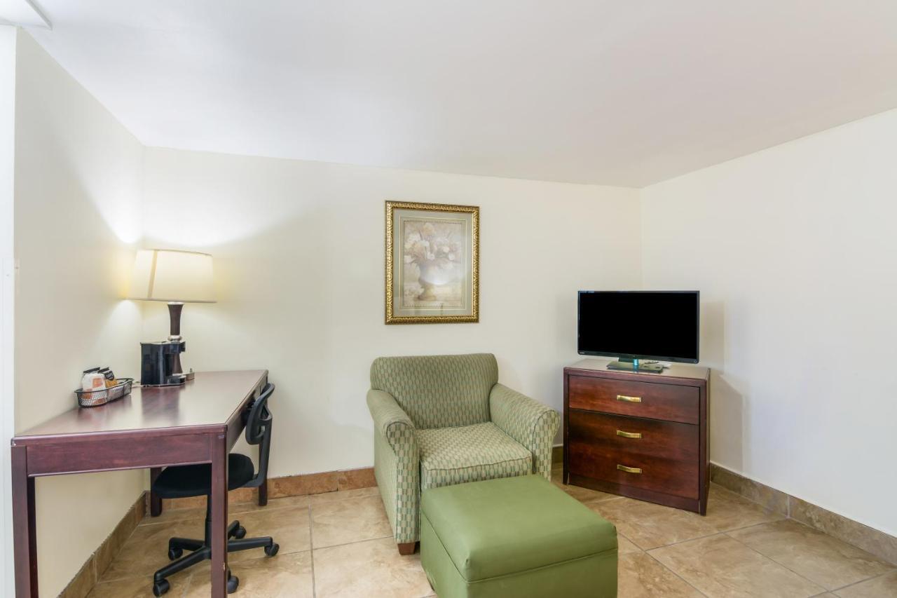 Rodeway Inn Weedsport Kültér fotó