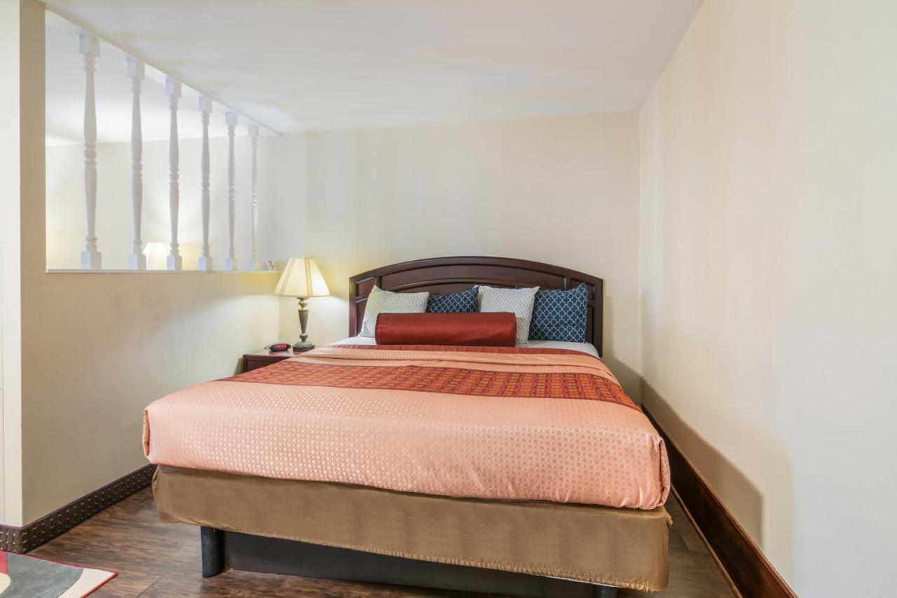 Rodeway Inn Weedsport Kültér fotó