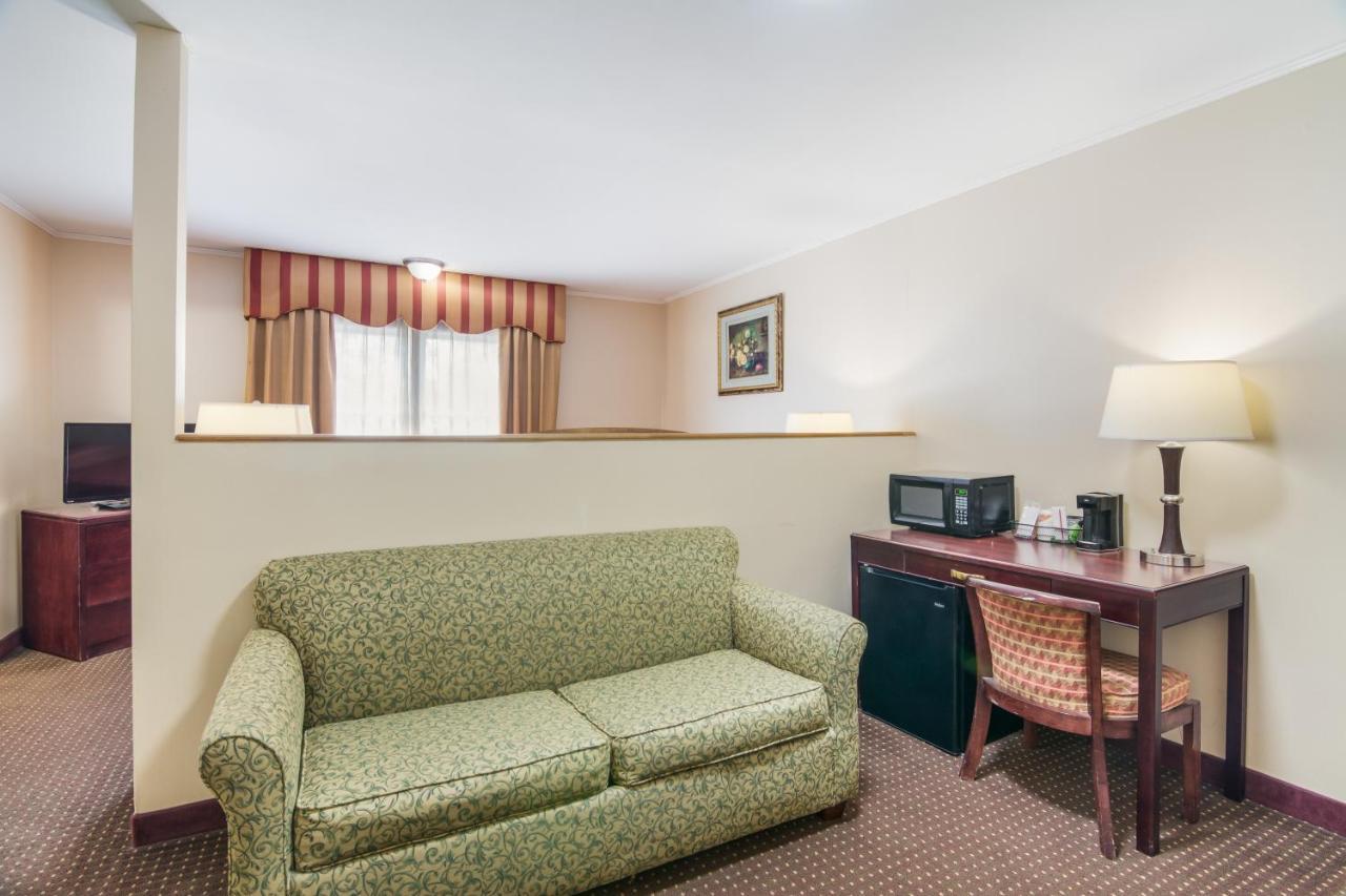 Rodeway Inn Weedsport Kültér fotó