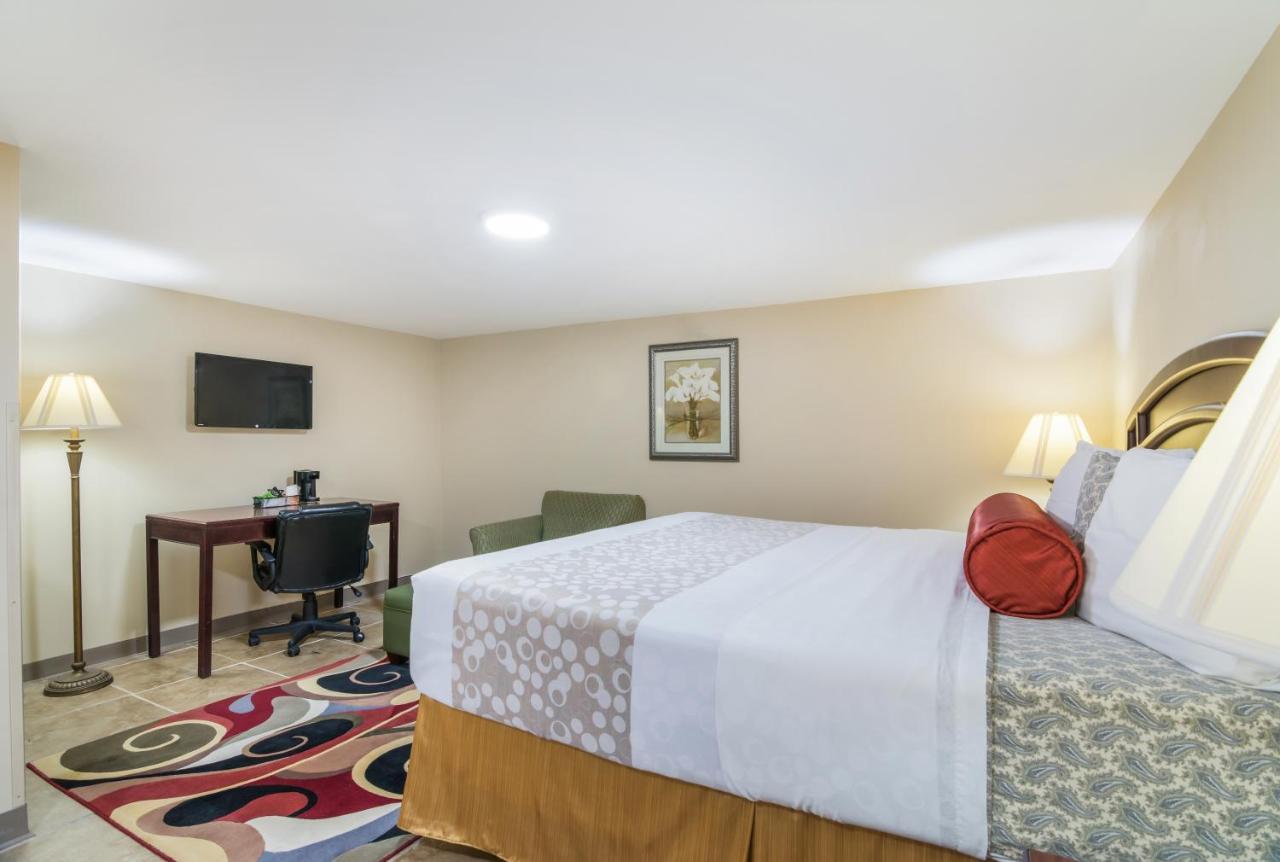 Rodeway Inn Weedsport Kültér fotó