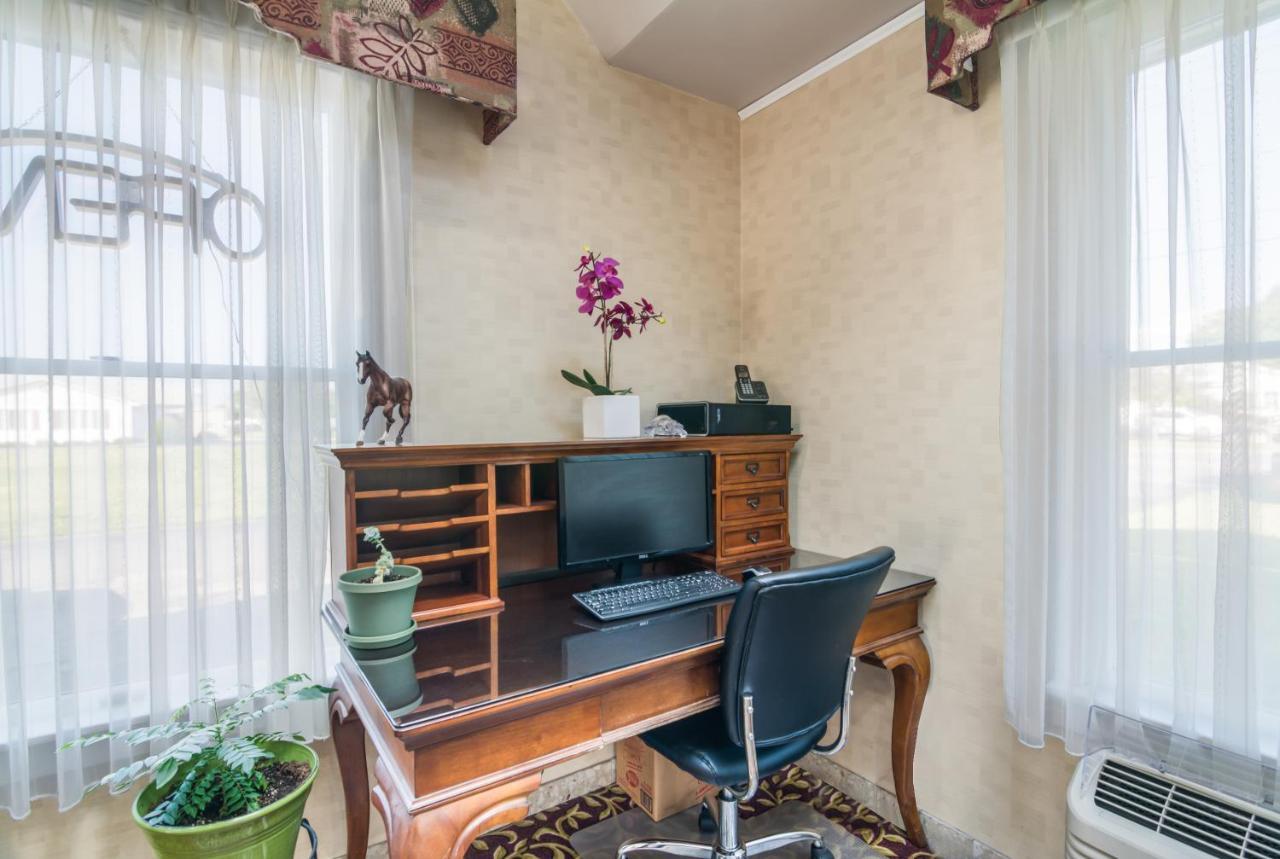 Rodeway Inn Weedsport Kültér fotó
