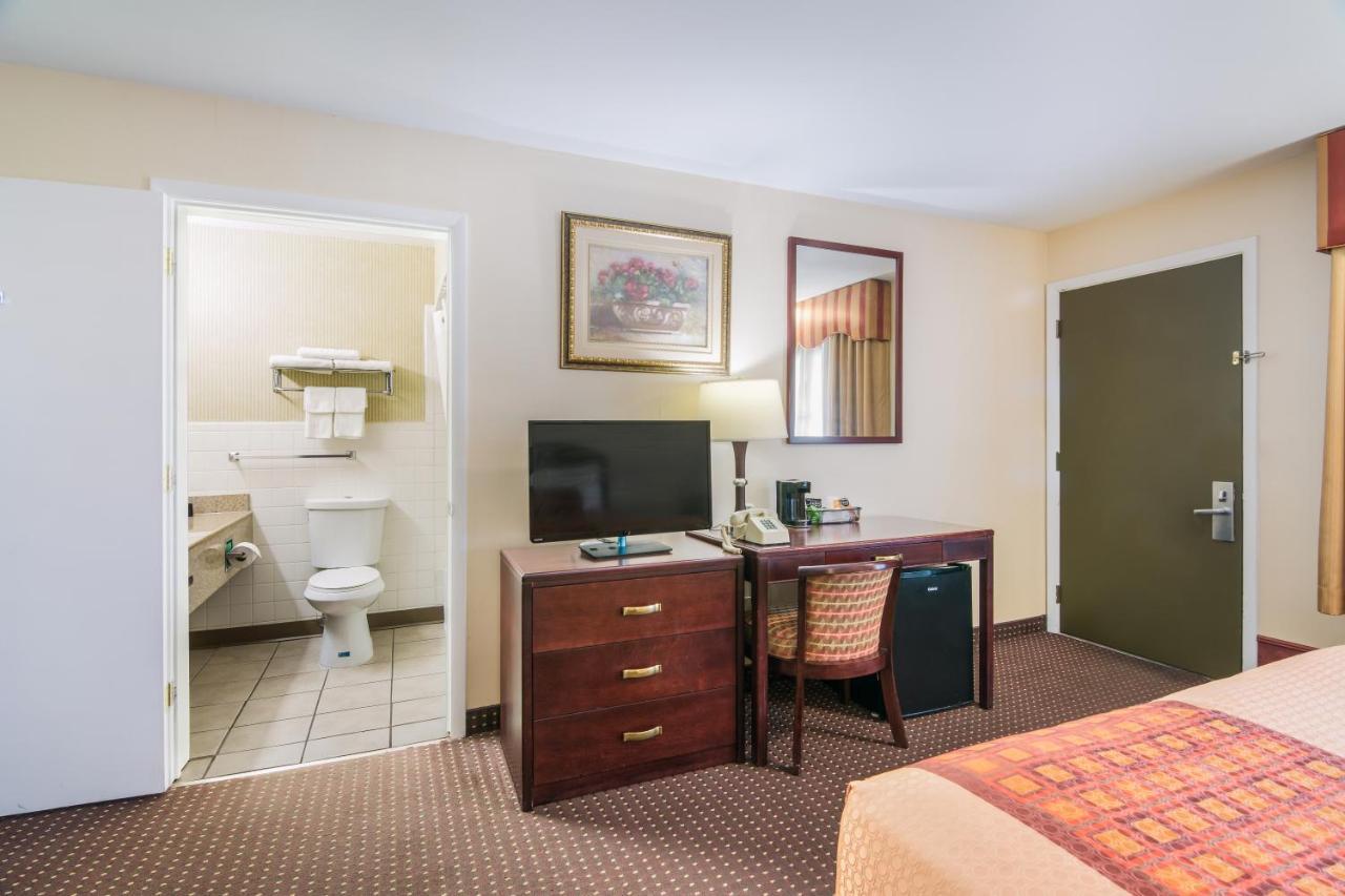 Rodeway Inn Weedsport Kültér fotó