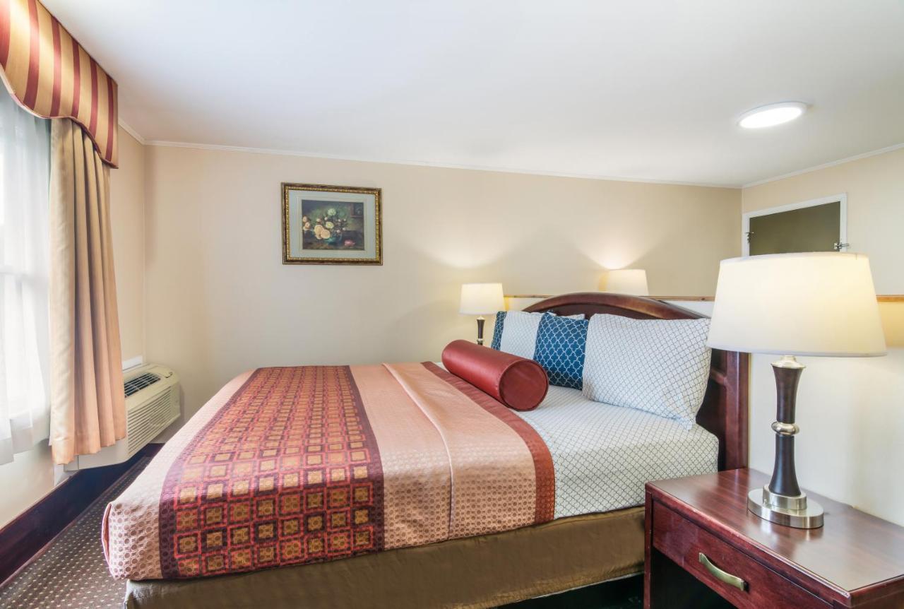Rodeway Inn Weedsport Kültér fotó
