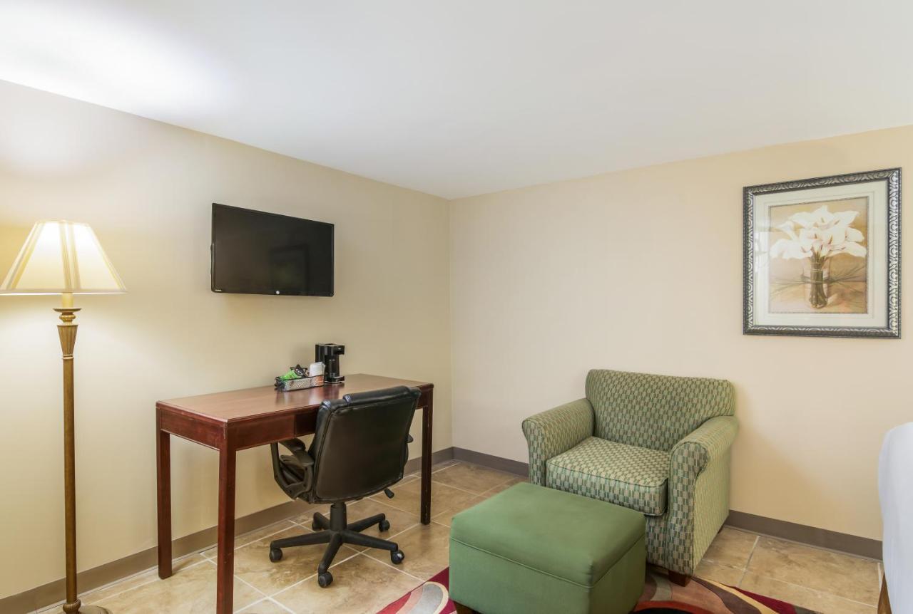 Rodeway Inn Weedsport Kültér fotó