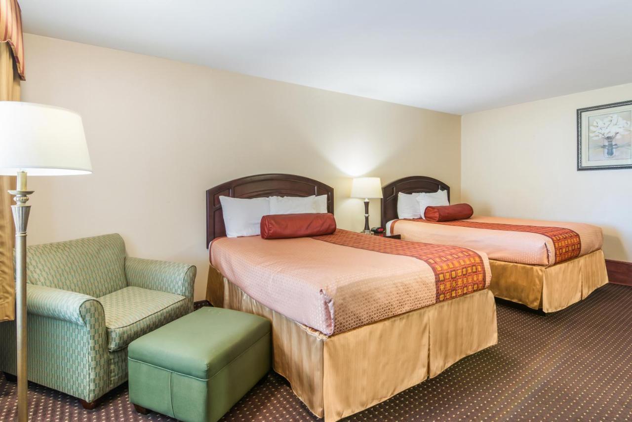 Rodeway Inn Weedsport Kültér fotó