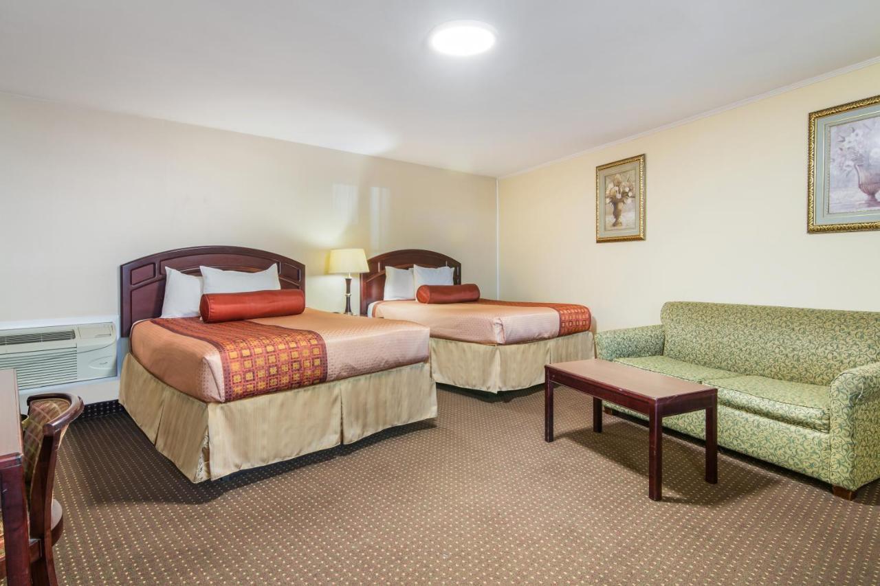 Rodeway Inn Weedsport Kültér fotó