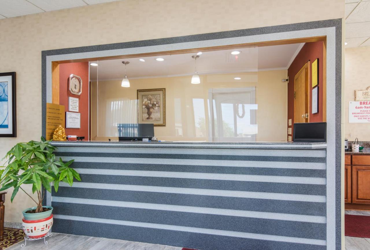 Rodeway Inn Weedsport Kültér fotó