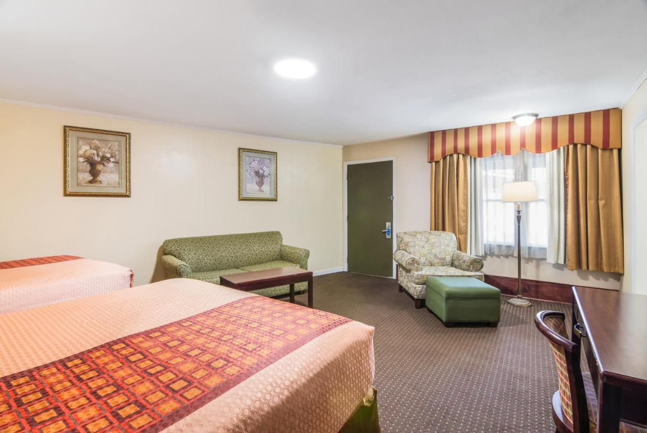 Rodeway Inn Weedsport Kültér fotó
