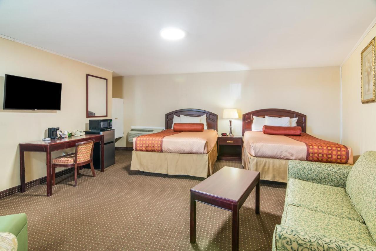Rodeway Inn Weedsport Kültér fotó