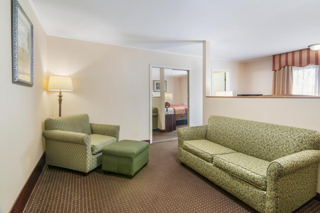 Rodeway Inn Weedsport Kültér fotó