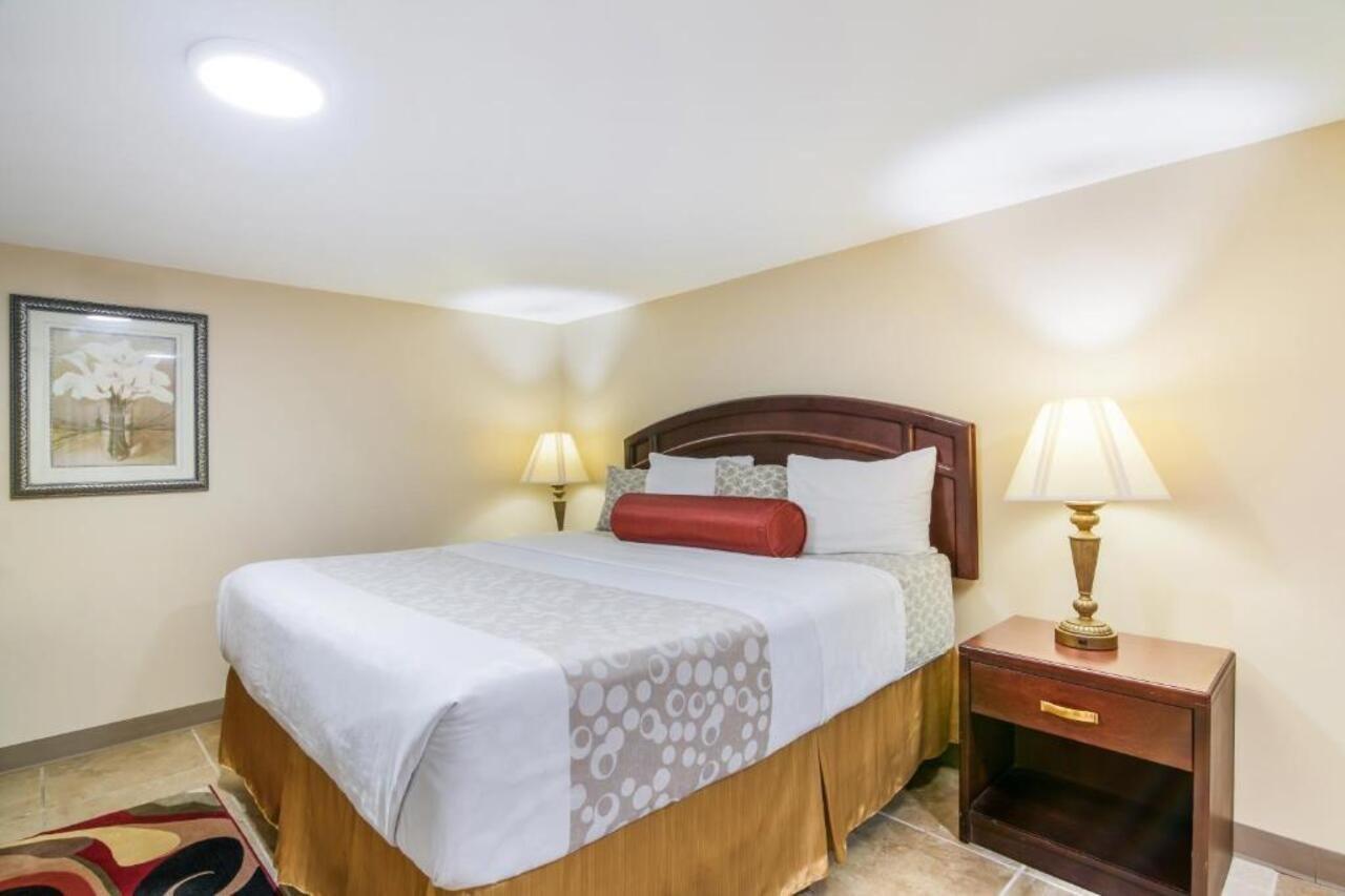 Rodeway Inn Weedsport Kültér fotó