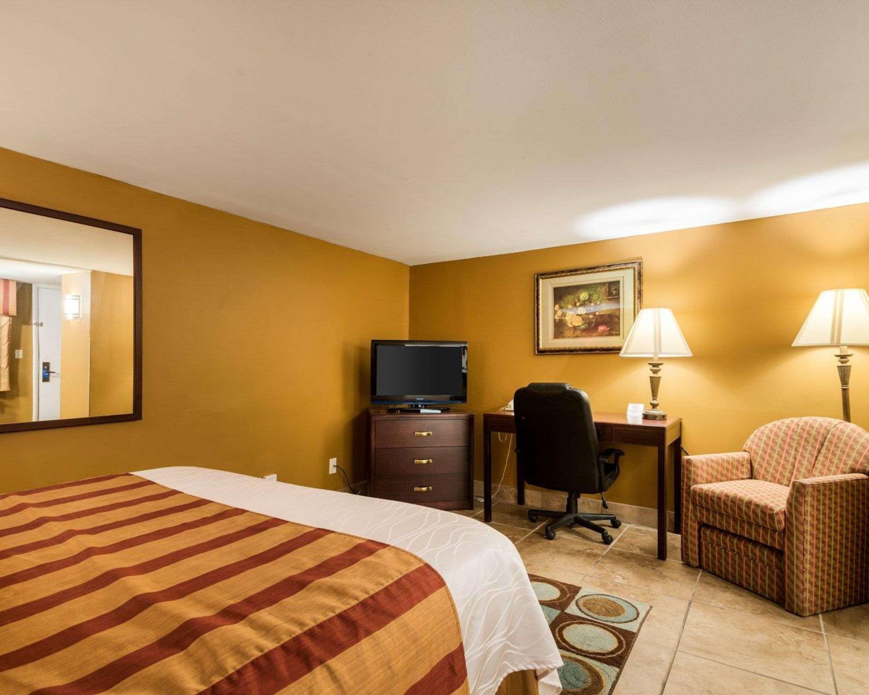 Rodeway Inn Weedsport Kültér fotó