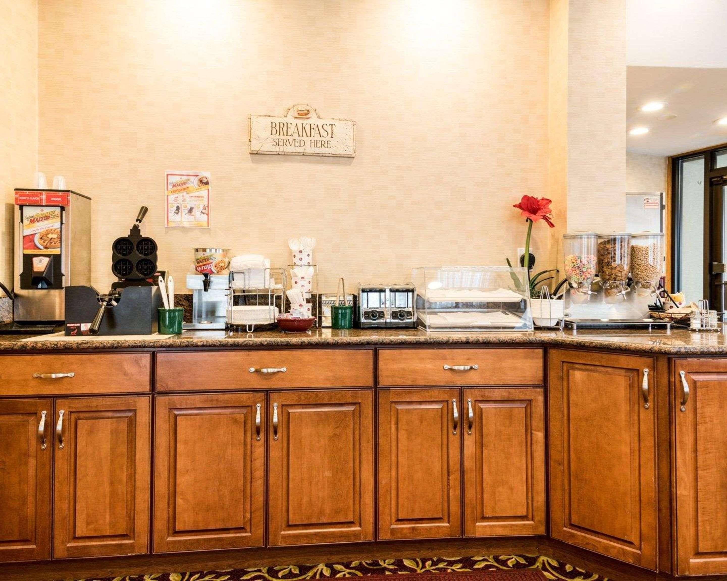 Rodeway Inn Weedsport Kültér fotó