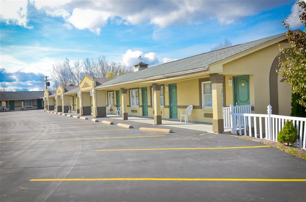 Rodeway Inn Weedsport Kültér fotó