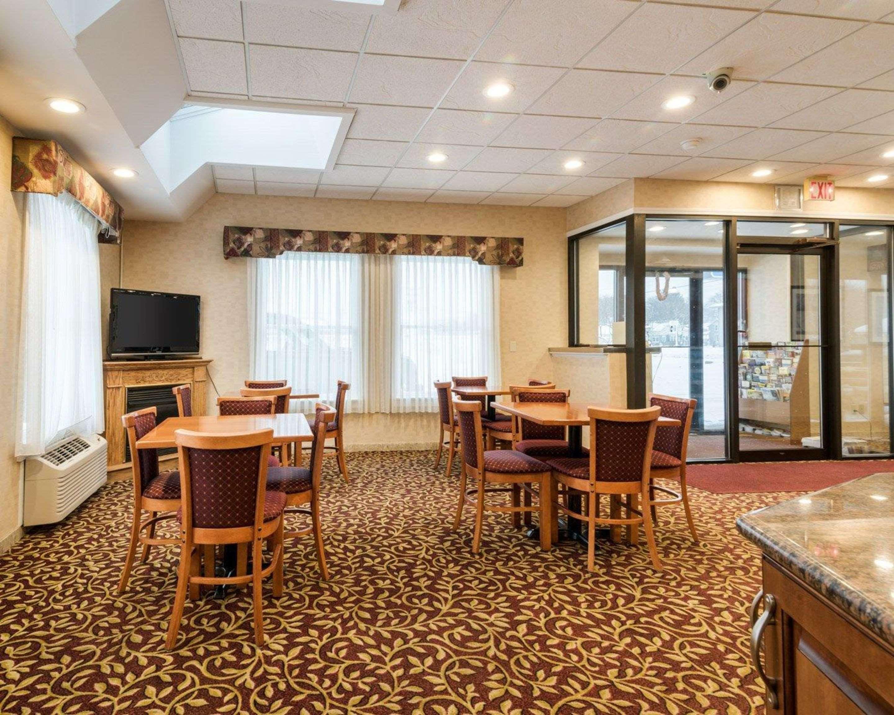 Rodeway Inn Weedsport Kültér fotó